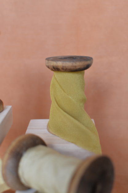 focus ruban crêpe de soie coloris olive